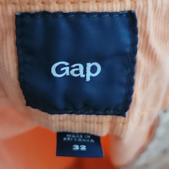 Gap Flat Front At-Knee Short, Size 32 - Picture 4 of 5